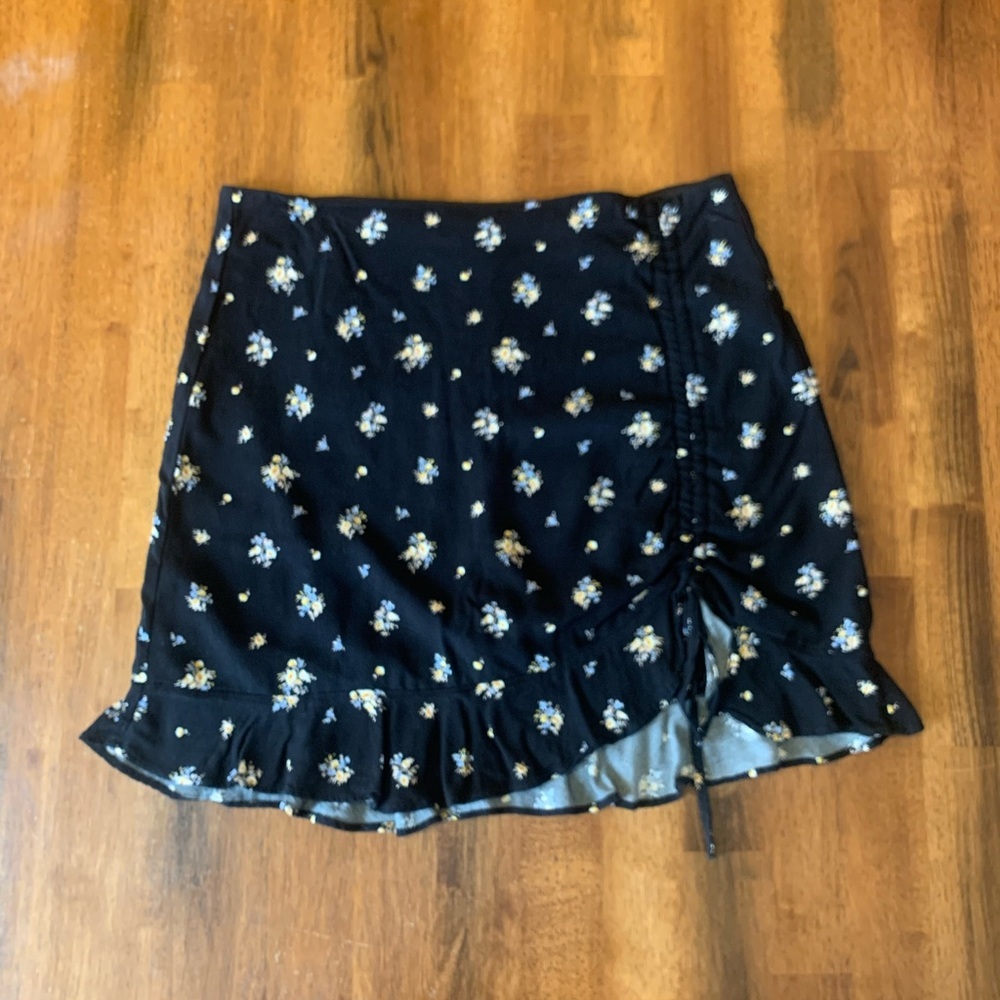 Forever 21 Floral Mini Skirt Large Black Adjustable Drawstring Front Ruffle